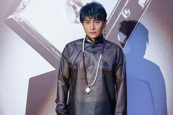 陈志朋为什么穿奇装异服 受什么刺激非要靠这种方式博关注