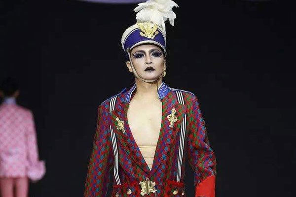 陈志朋为什么穿奇装异服 受什么刺激非要靠这种方式博关注