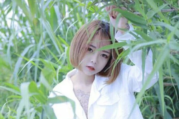 杨清柠顾茜茜的同框照怎么回事 顾茜茜送杨清柠的aj