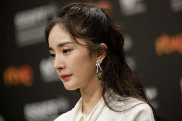 杨幂艳照 大幂幂挺好的不仅颜值高而且情商也高