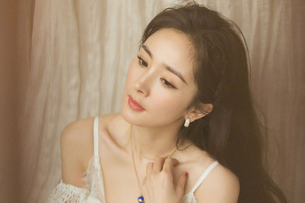 杨幂艳照 大幂幂挺好的不仅颜值高而且情商也高