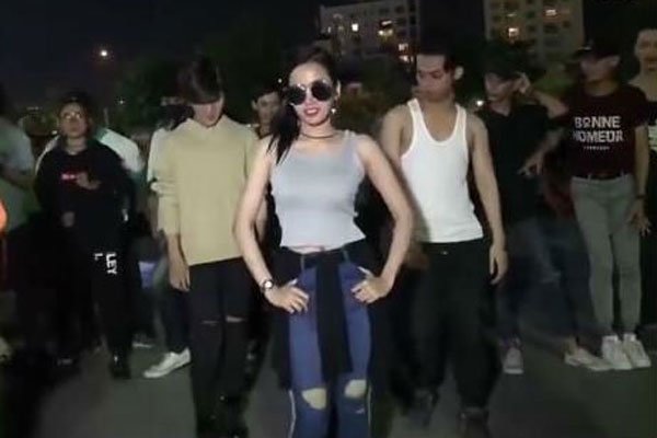 抖音跳舞骚气的泰国歌 太魔性了很难不被洗脑