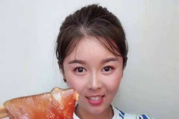 大胃王红姐怎么回事为什么不直播了 网友爆料住院了好像是胃癌