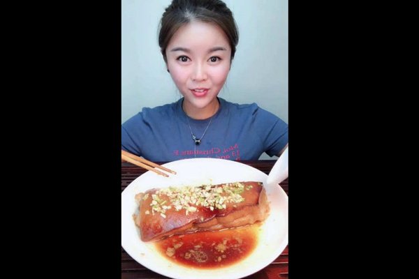 大胃王红姐怎么回事为什么不直播了 网友爆料住院了好像是胃癌