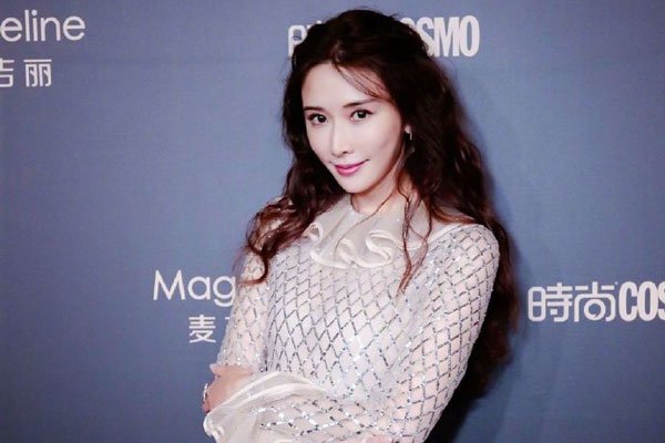 林志玲隆胸盐水袋 做的太逼真不知手感如何
