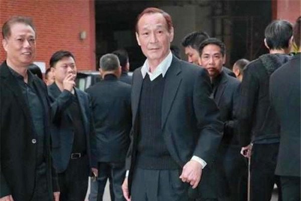 陈惠敏为什么打洪金宝 酒吧中失控的陈惠敏洪金宝