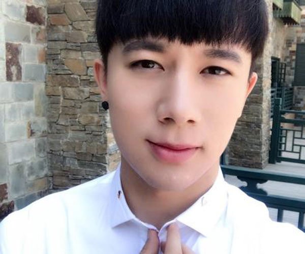 李明霖李宏毅是什么关系 是亲兄弟吗关系怎样