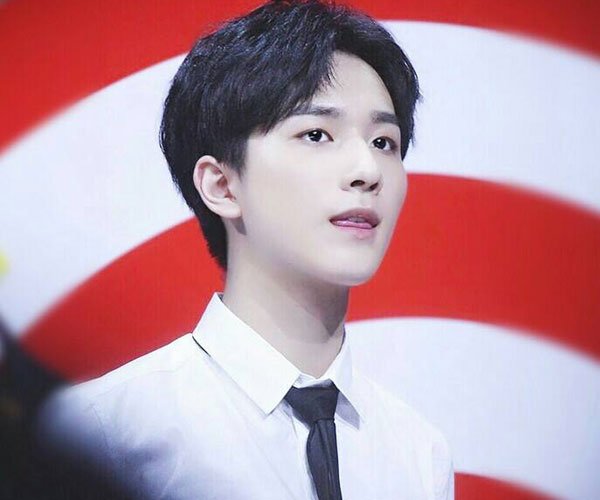 李明霖李宏毅是什么关系 是亲兄弟吗关系怎样