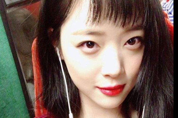 崔雪莉ktv照片事件真实还原 穿着暴露性感在ktv的照片