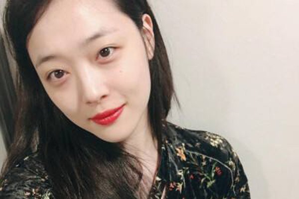 崔雪莉ktv照片事件真实还原 穿着暴露性感在ktv的照片