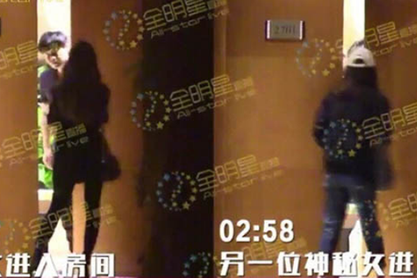 陈思成夜会两位女演员是谁 美女妖娆的身材吸引人