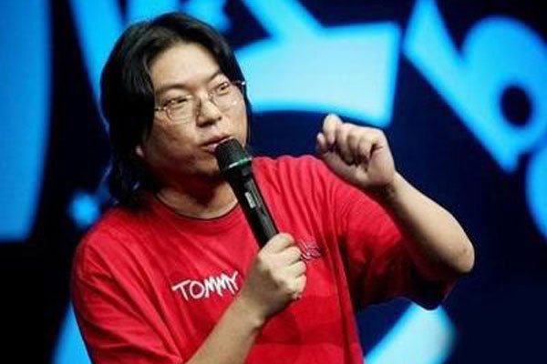 高晓松现在有老婆吗 他两任妻子都娇滴滴的像花儿一样