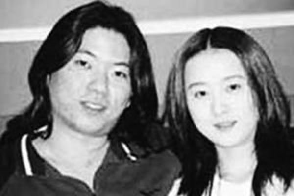 高晓松现在有老婆吗 他两任妻子都娇滴滴的像花儿一样