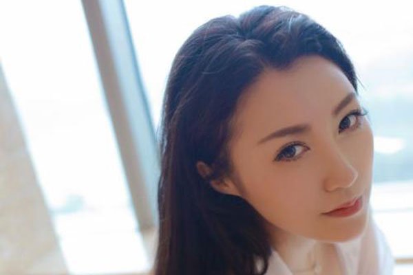 夏玲蔓在哪里直播 没消息应该早就被封杀了