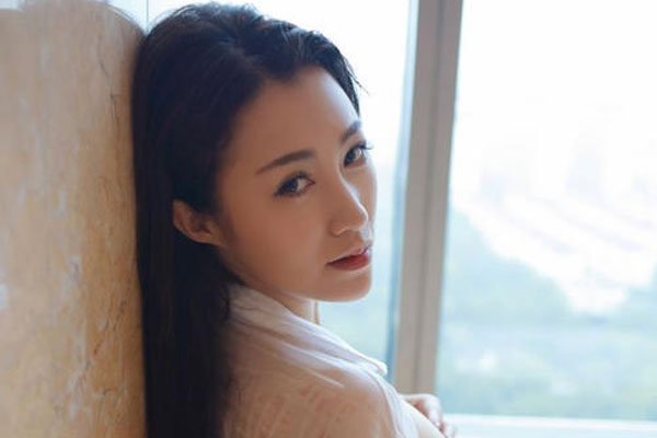 夏玲蔓在哪里直播 没消息应该早就被封杀了