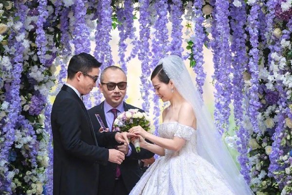 张靓颖什么时候离的婚 不顾亲妈阻拦也要结婚下场凄惨