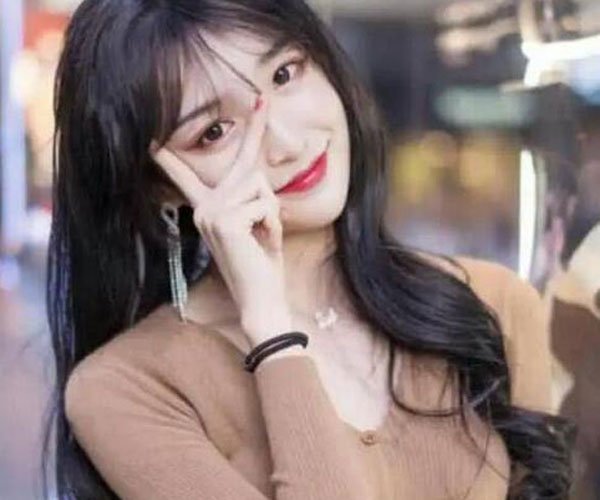 网红艾比是男是女 女生都自愧不如的伪女神