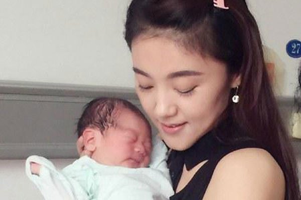 王小玮的现任搭档丈夫王小海 玖月奇迹王小玮大肚照