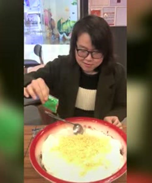 抖音上的大胃王浪老师是真的假的 她的胃部构造难道和常人不同