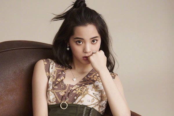 欧阳娜娜比基尼照片 刚成年就被说三级父母背锅