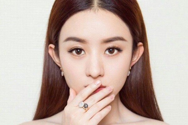 赵丽颖的鼻子叫什么鼻 塌鼻梁整容了吗