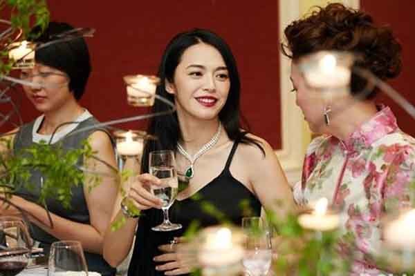 姚晨老公是谁 老公曹郁家世显赫老男人更有味道