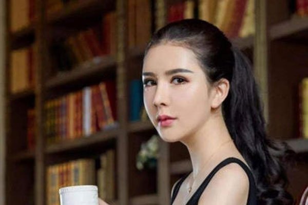 李丽莎顾欣怡私房照 完全是现实中的百合