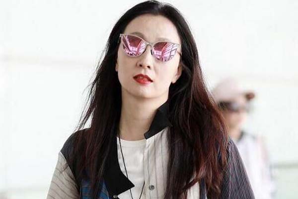 徐峥的女儿被曝光颜值超高叫什么名字 在机场公然不让陶虹牵手被爸爸宠坏了