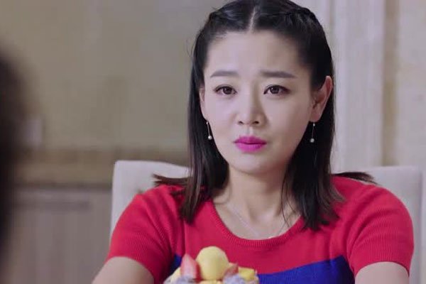王维维泳装照印出三角 王维维我的体育老师游泳视频剧照