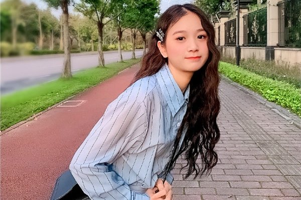 网红张曼如玉个人简介 建立了一个创业讨论小组