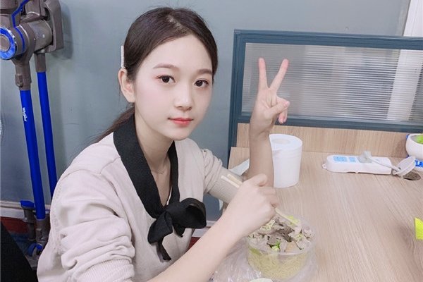 网红张曼如玉个人简介 建立了一个创业讨论小组