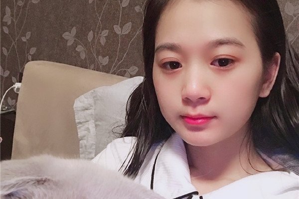 网红张曼如玉个人简介 建立了一个创业讨论小组