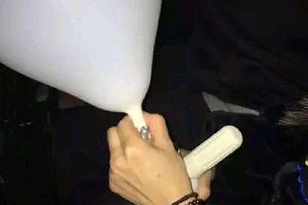 Ůʲô˼ Цͳ