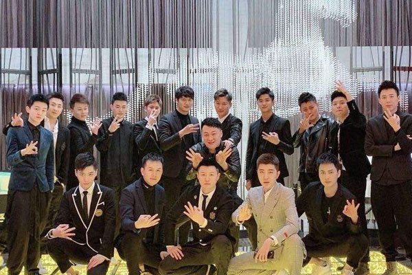 富婆榨干三男子真相 为了钞票男人的尊严算什么