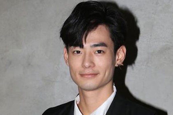 何浩文露屌图 当鸭子的男人比当鸡的女人更吃香