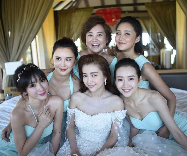 柳岩伴娘事件是什么情况 第一该道歉的不该是婚礼主人吗