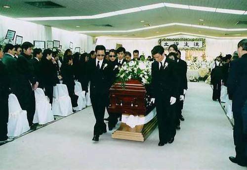 梅艳芳死亡真相令人毛骨悚然 去世的遗体遗容照片