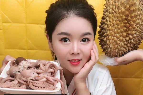 大胃王红姐怎么不直播了 吃太多想要休息挺好