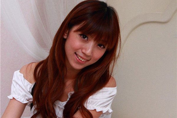 国模冰冰被眼镜男潜规则 想靠堕落出名的女人
