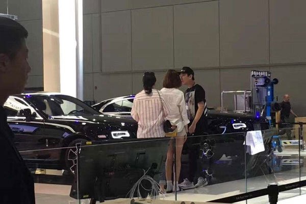 王思聪炮轰李晨白玩3年 范冰冰复出都难被群嘲