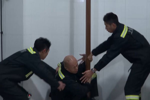 乐嘉蛋碎事件是什么节目 了不起的挑战中他好惨啊