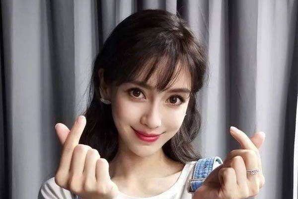 杨颖的胸下坠 人家命好找了个好老公就是人生大嬴家