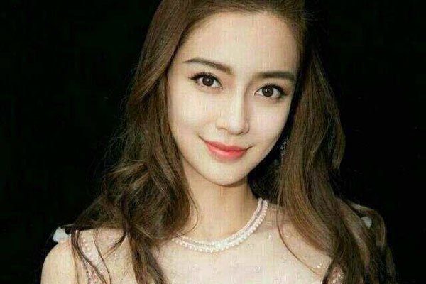 杨颖的胸下坠 人家命好找了个好老公就是人生大嬴家