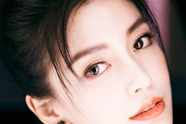 杨颖的胸下坠 人家命好找了个好老公就是人生大嬴家