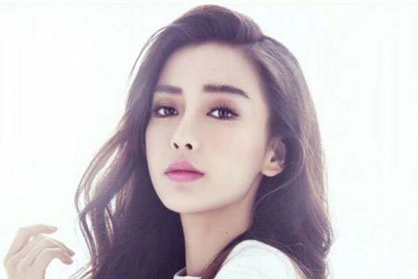 杨颖的胸下坠 人家命好找了个好老公就是人生大嬴家
