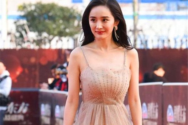 杨幂有那些骚的照片 骚也是充满了小女孩的稚嫩