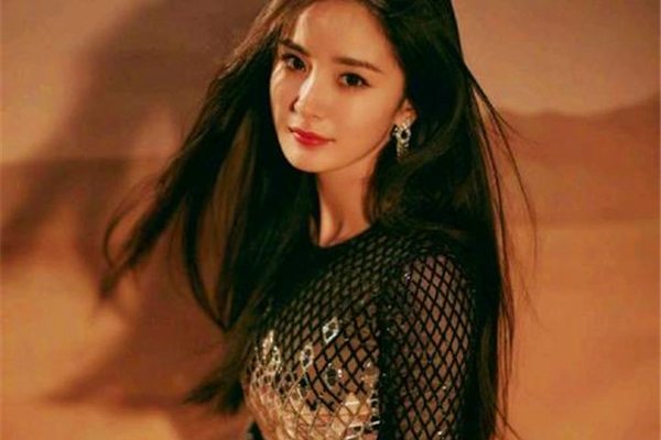 杨幂有那些骚的照片 骚也是充满了小女孩的稚嫩