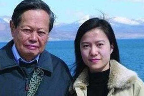翁帆为97岁杨振宁产下一子是真的吗 杨振宁称不宜要孩子
