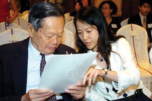 翁帆为97岁杨振宁产下一子是真的吗 杨振宁称不宜要孩子