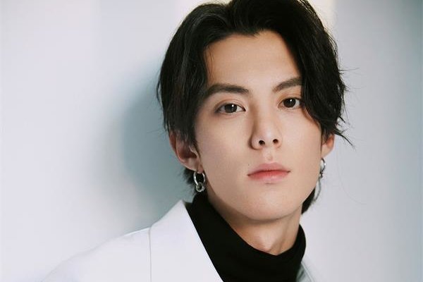 王鹤棣女朋友是孙千吗 这么帅必须有女友,希望以后不要有男友